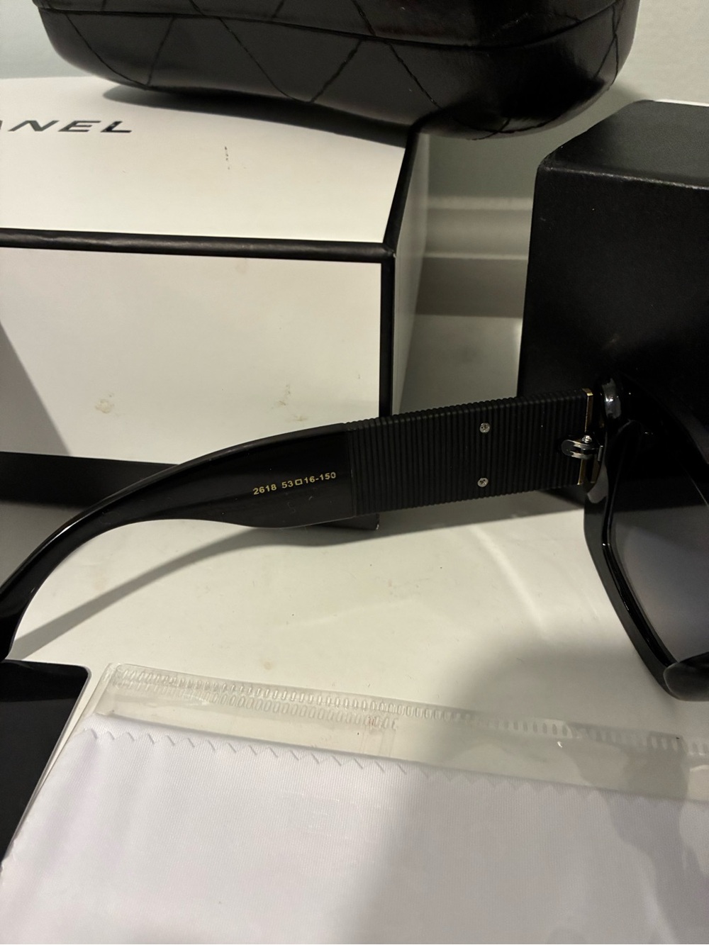 Chanel square sunglasses with Gold accents - Picture 6 of 8